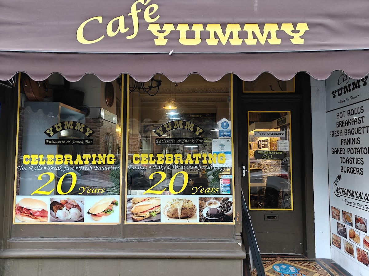 Cafe Yummy interior