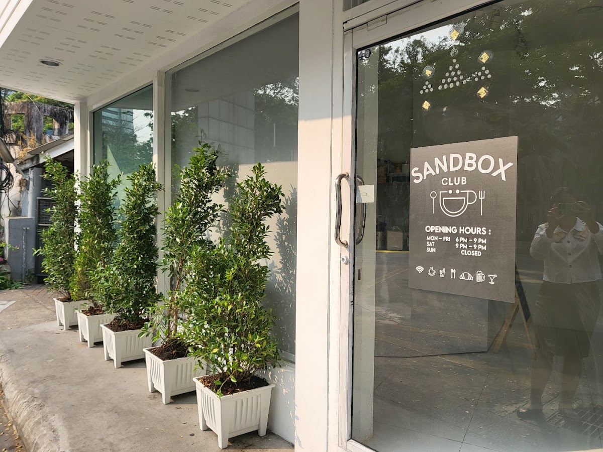 SANDBOX CLUB interior