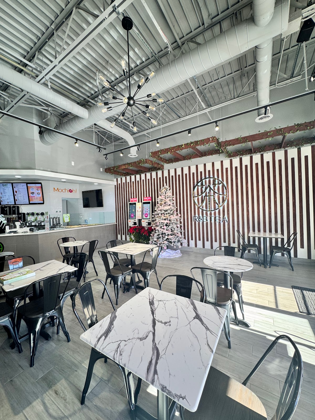 R&B Tea Arlington interior