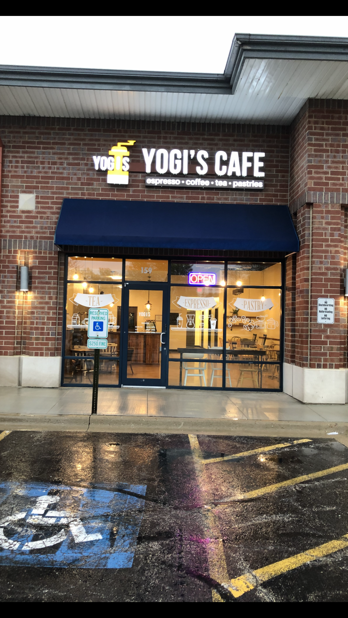 Yogi's Café interior