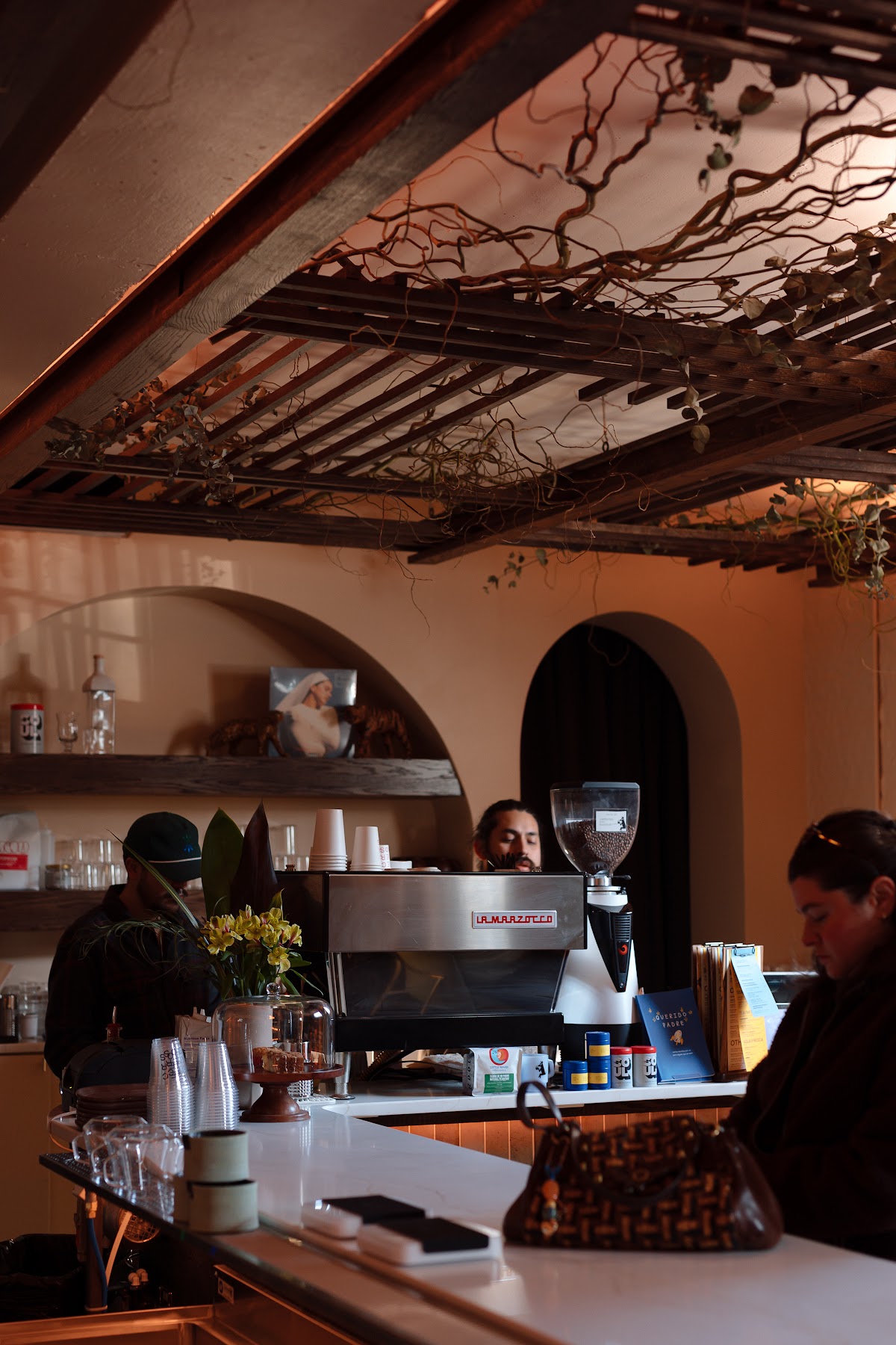Recuerdos Cafe interior