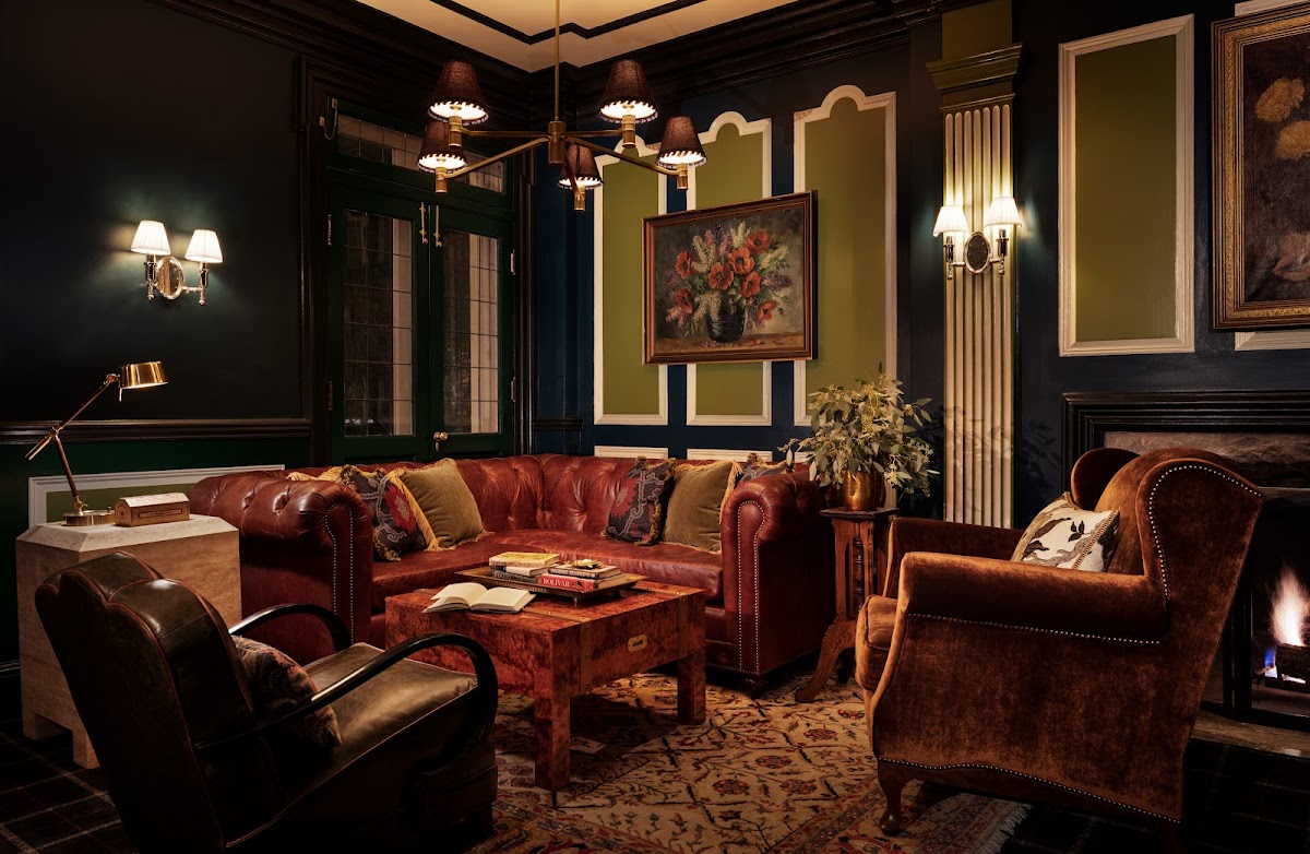 The Graduate Homestead Room interior