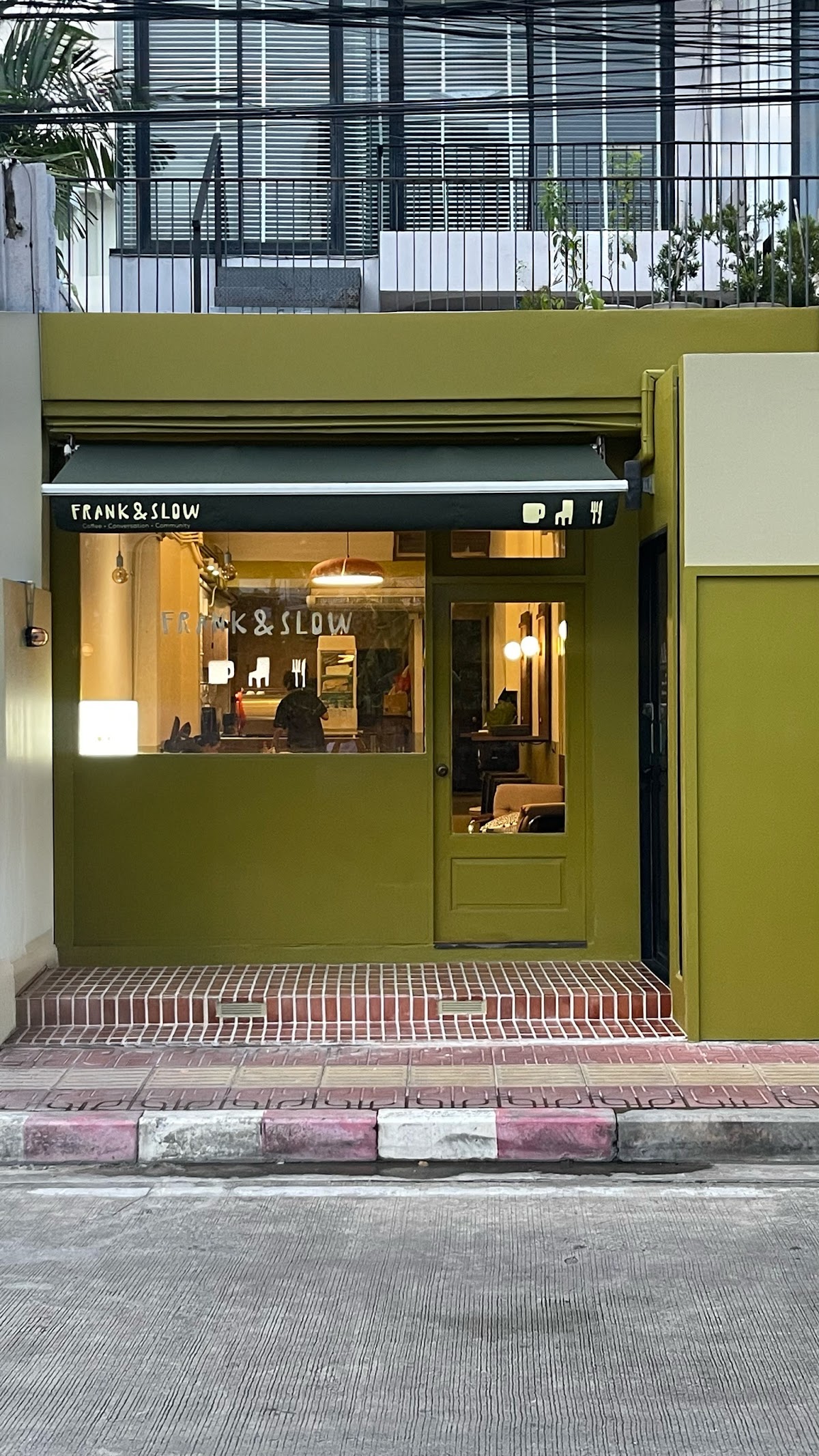 Frank & Slow cafe interior
