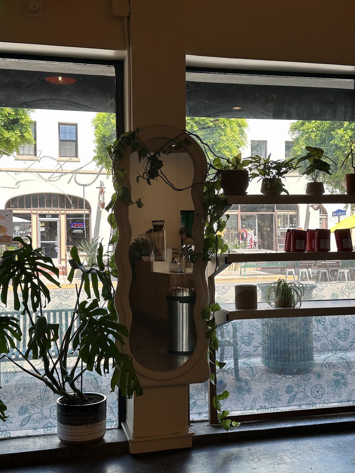 Sip & Savor interior