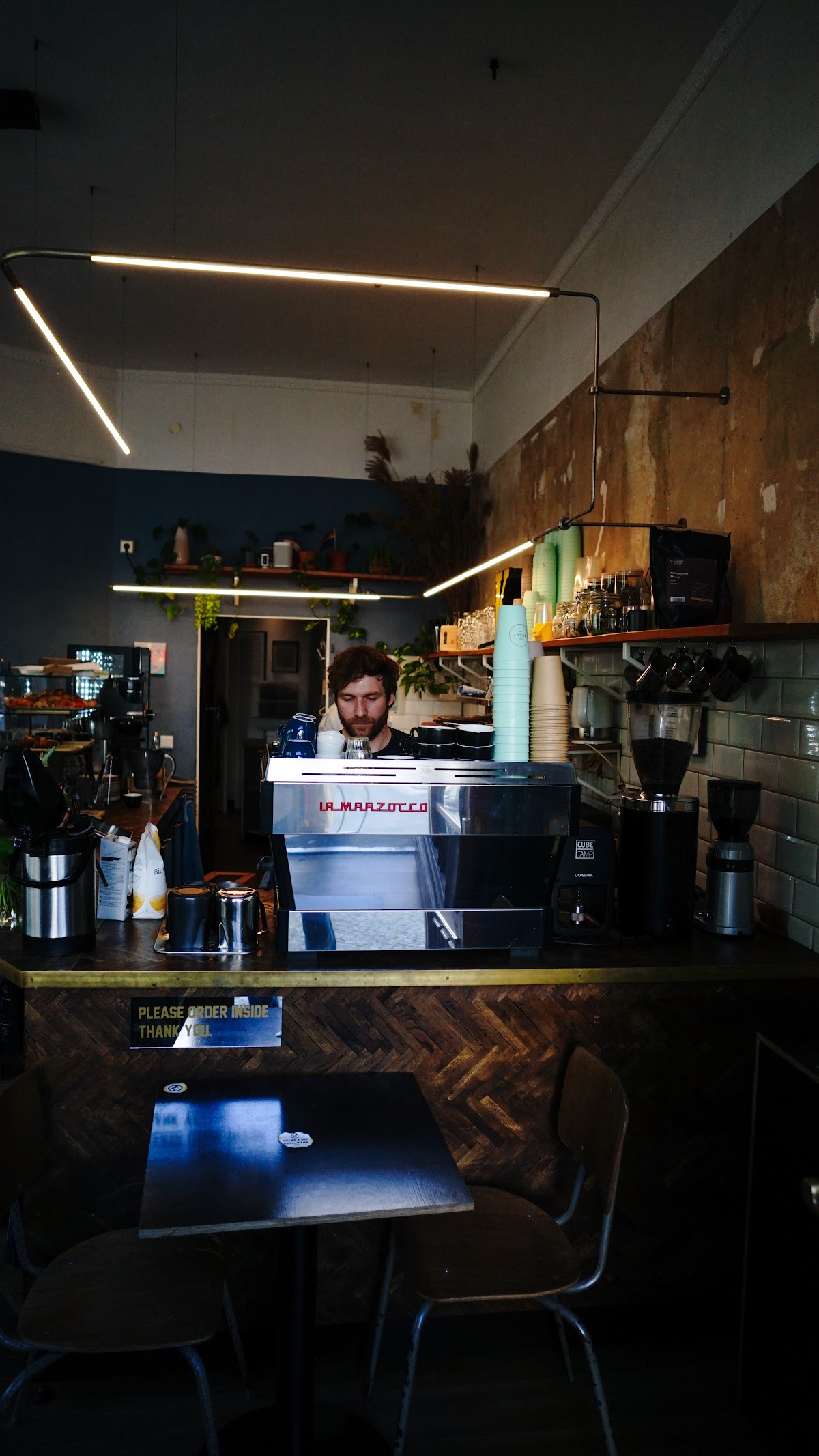 Kiez Kaffee Kraft interior