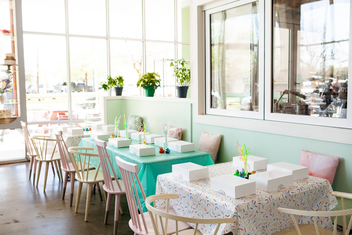 Lady Quackenbush's Cakery interior