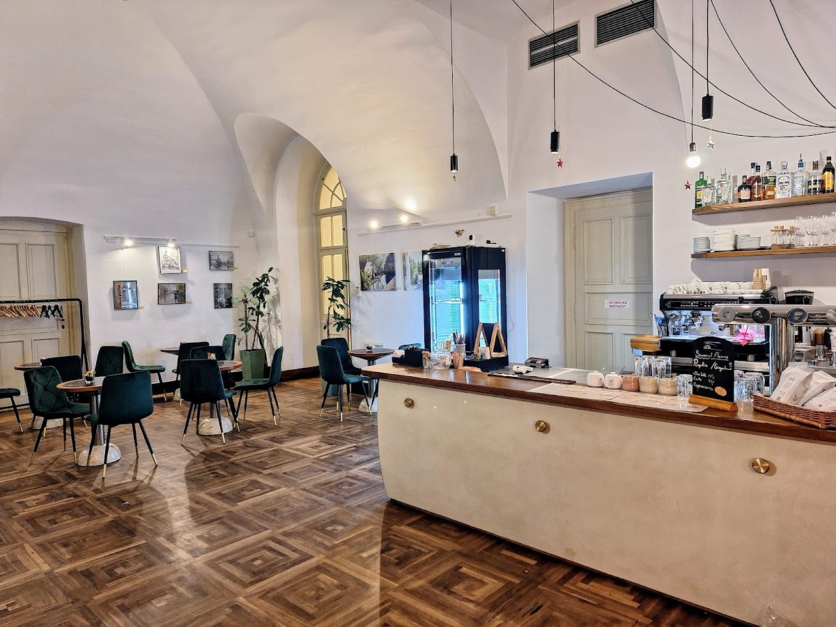 Dorado Coffee Kinský interior