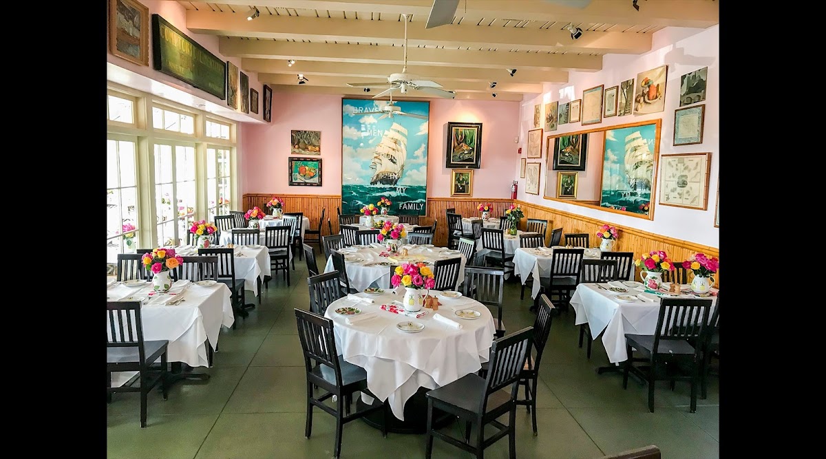 Shoreside Restaurant and Bar interior