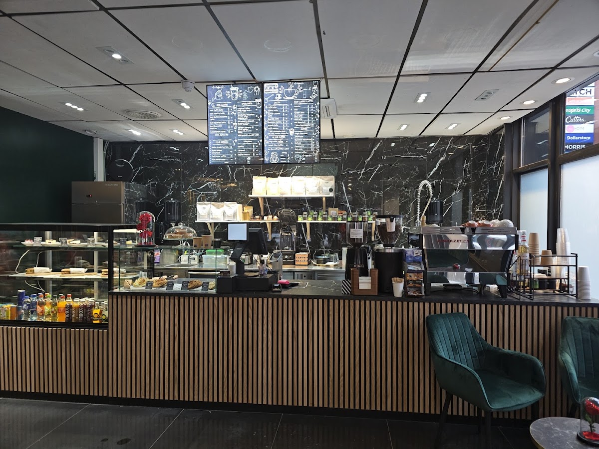 Bloom & Brew interior