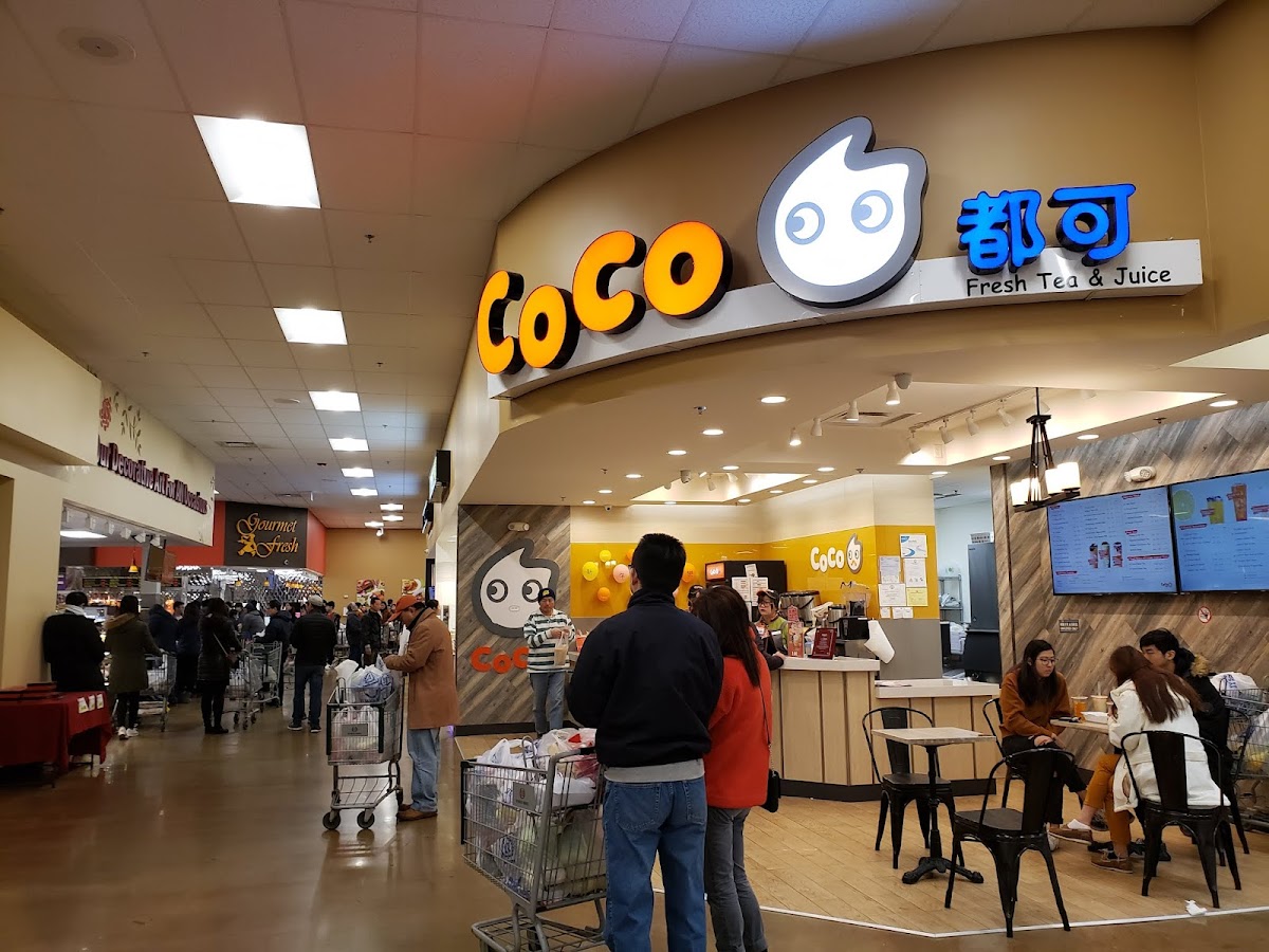 CoCo Fresh Tea and Juice interior