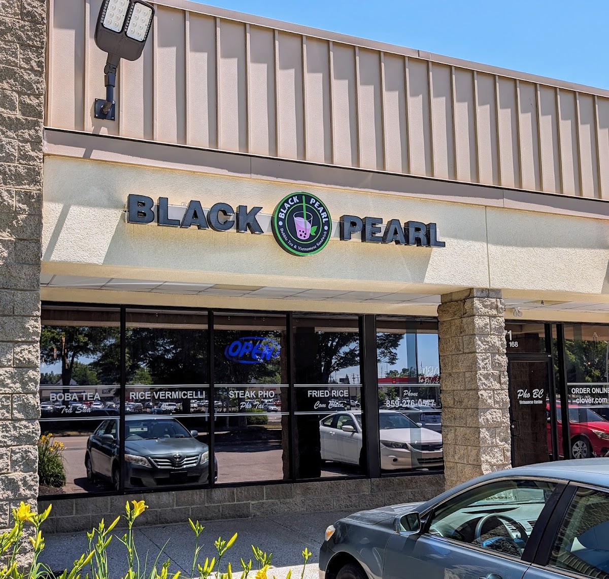 Black Pearl Bubble Tea interior