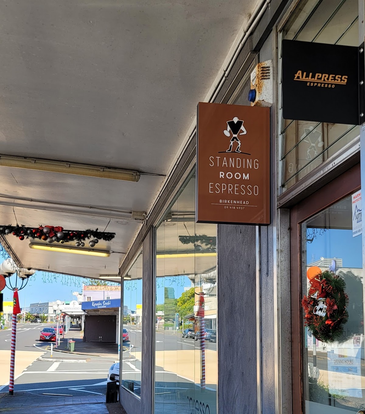 Standing Room Espresso interior