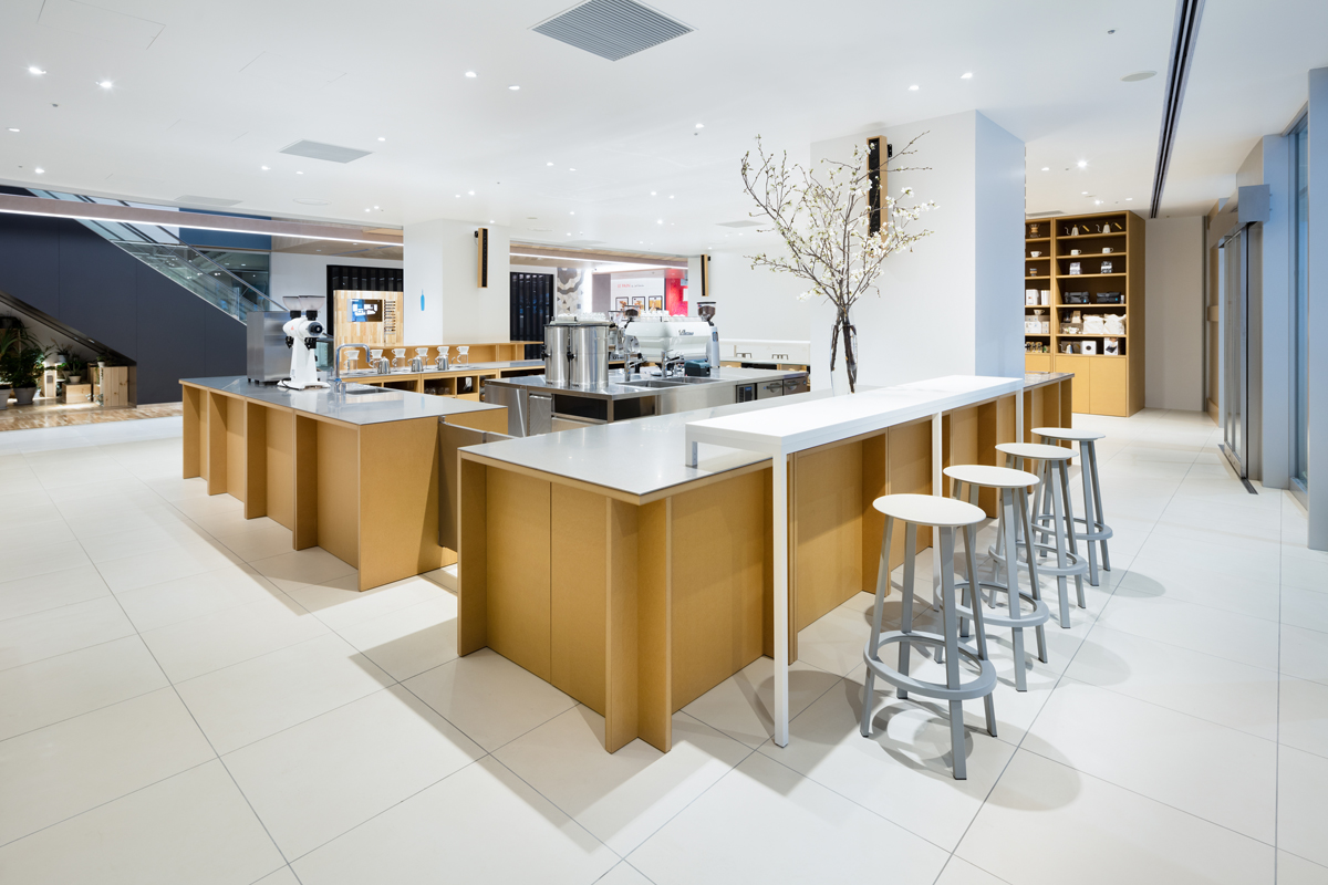 Blue Bottle Coffee - Shinjuku Cafe interior