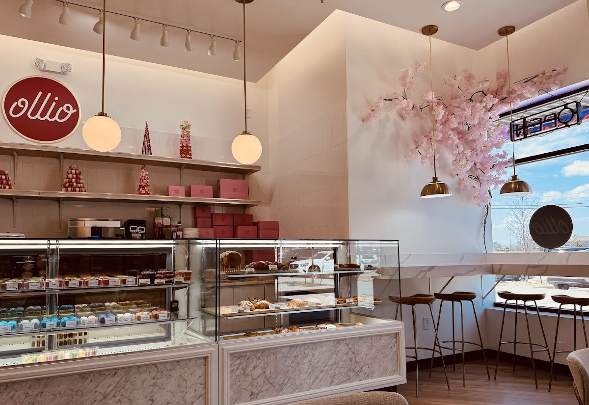 Ollio Patisserie interior