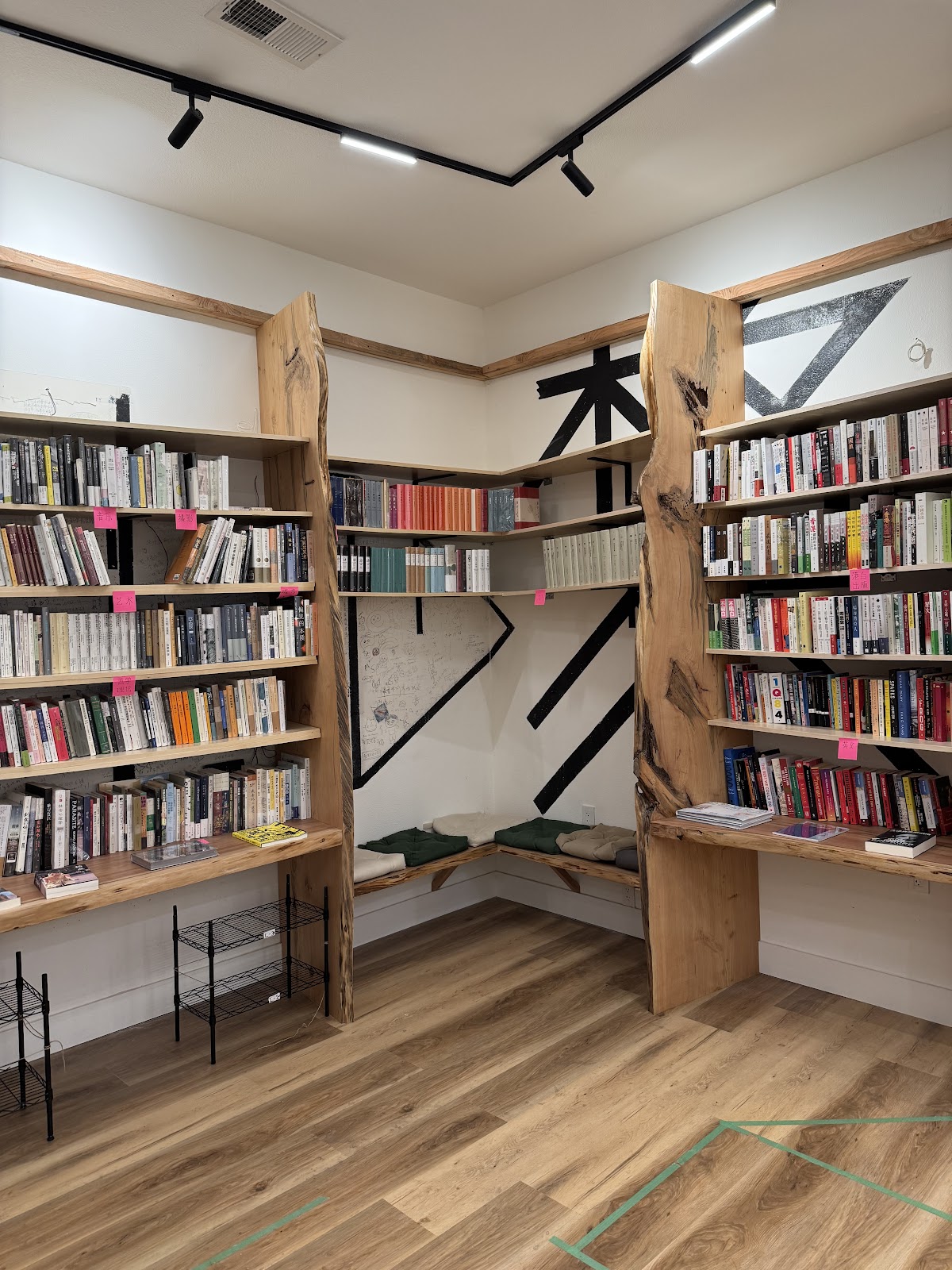 Photo of Unbound Books and Coffee 格外书店