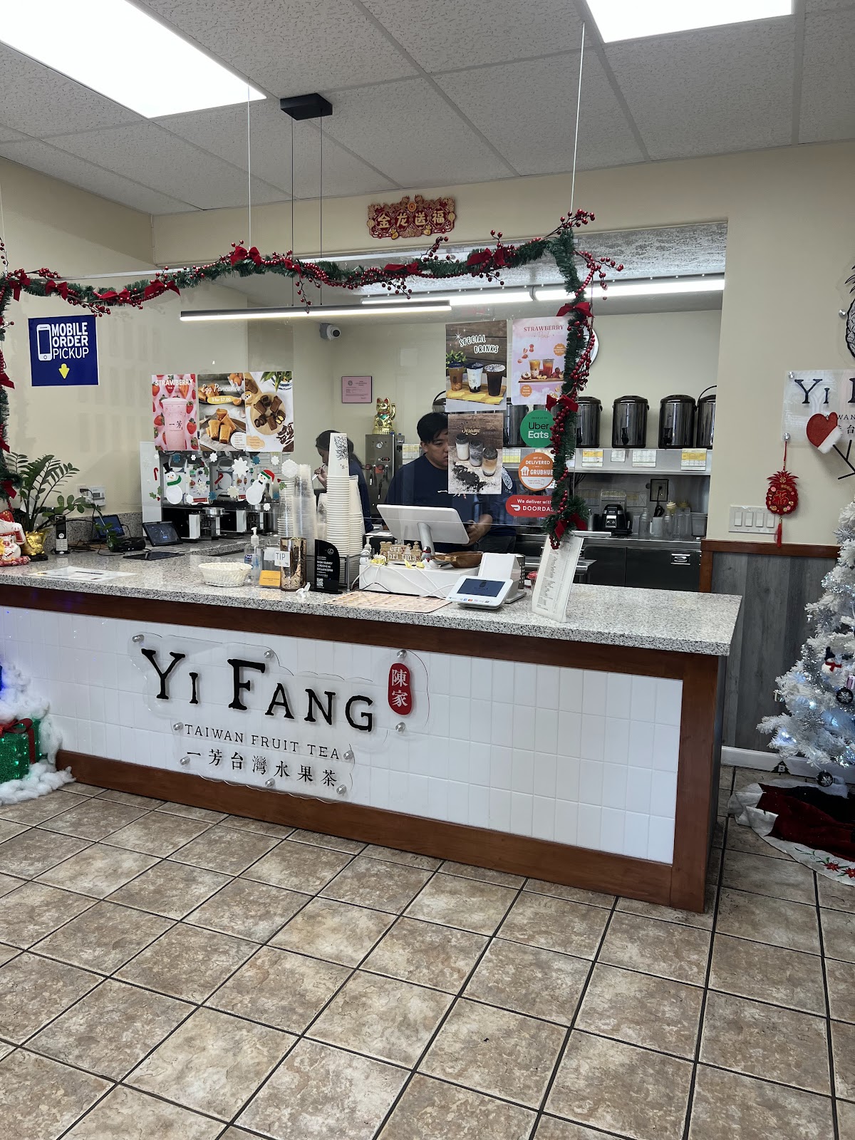 YiFang Fruit Tea interior
