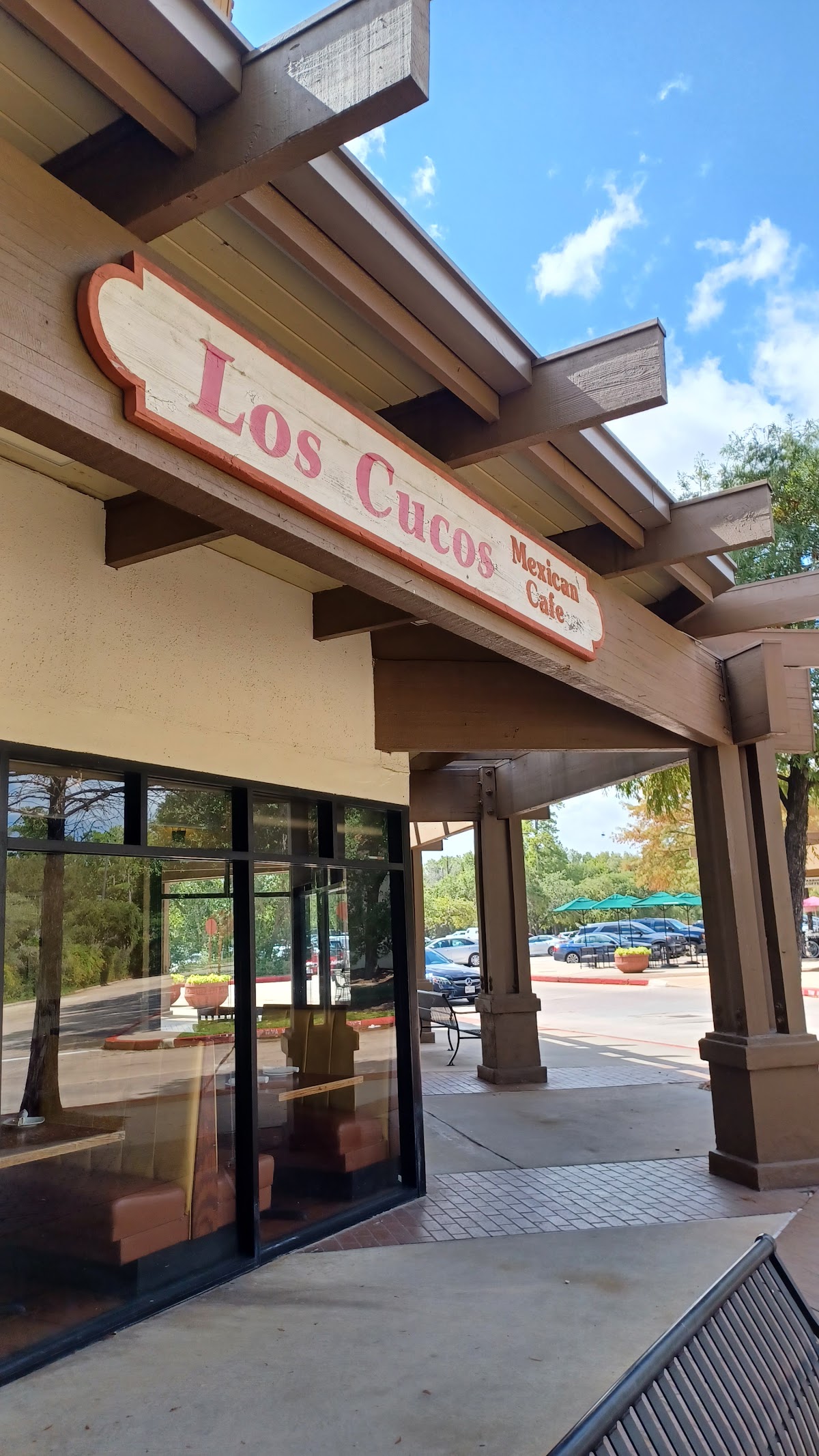 Los Cucos Mexican Cafe interior