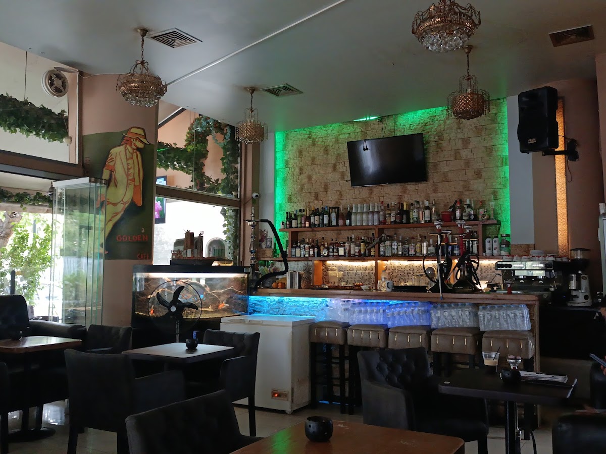 GOLDEN COFFE interior