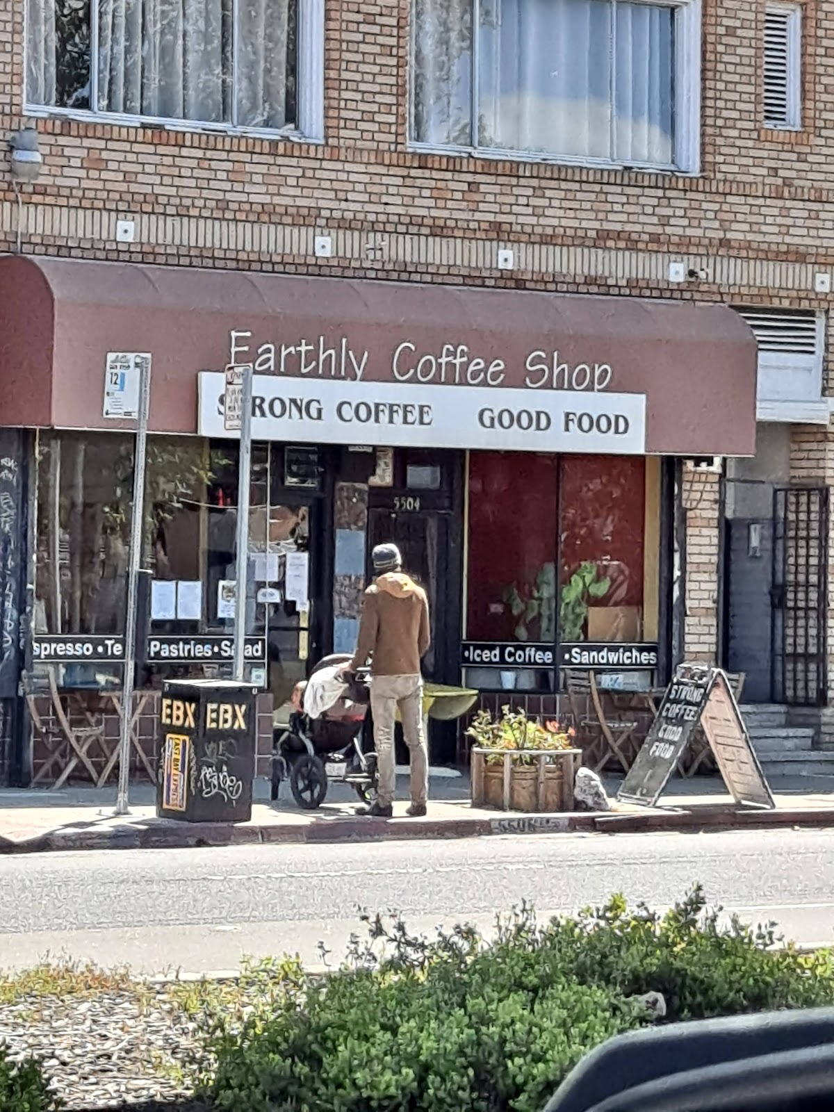 Earthly Coffee and Tea interior