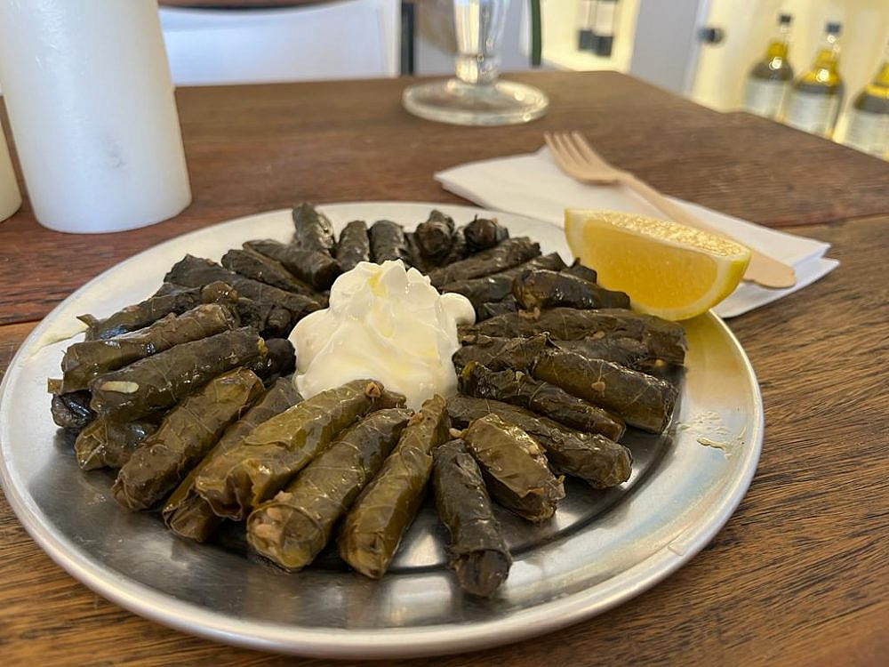 אסיל קפה ובר- Asil Cafe & Bar interior