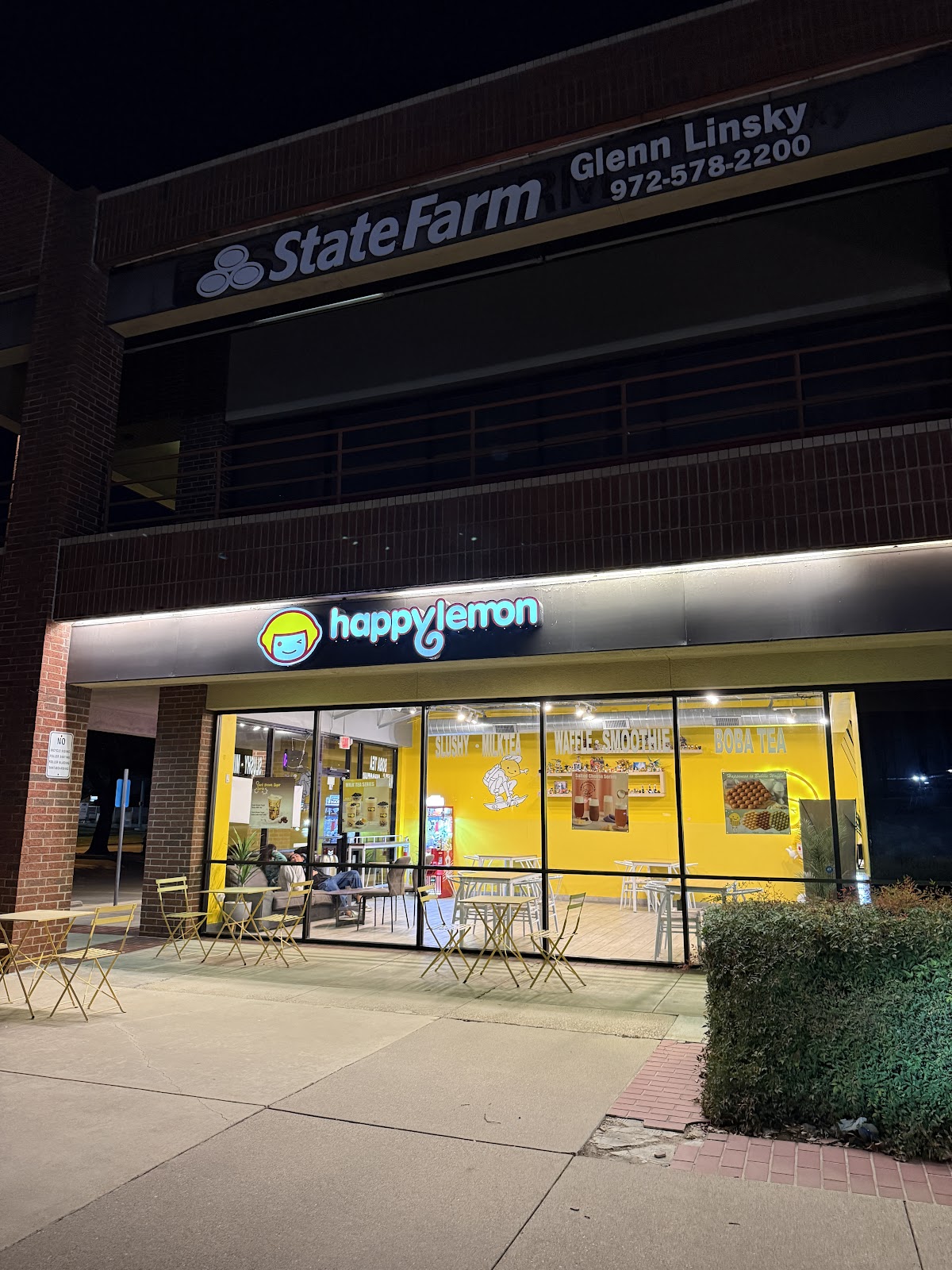 Happy Lemon interior