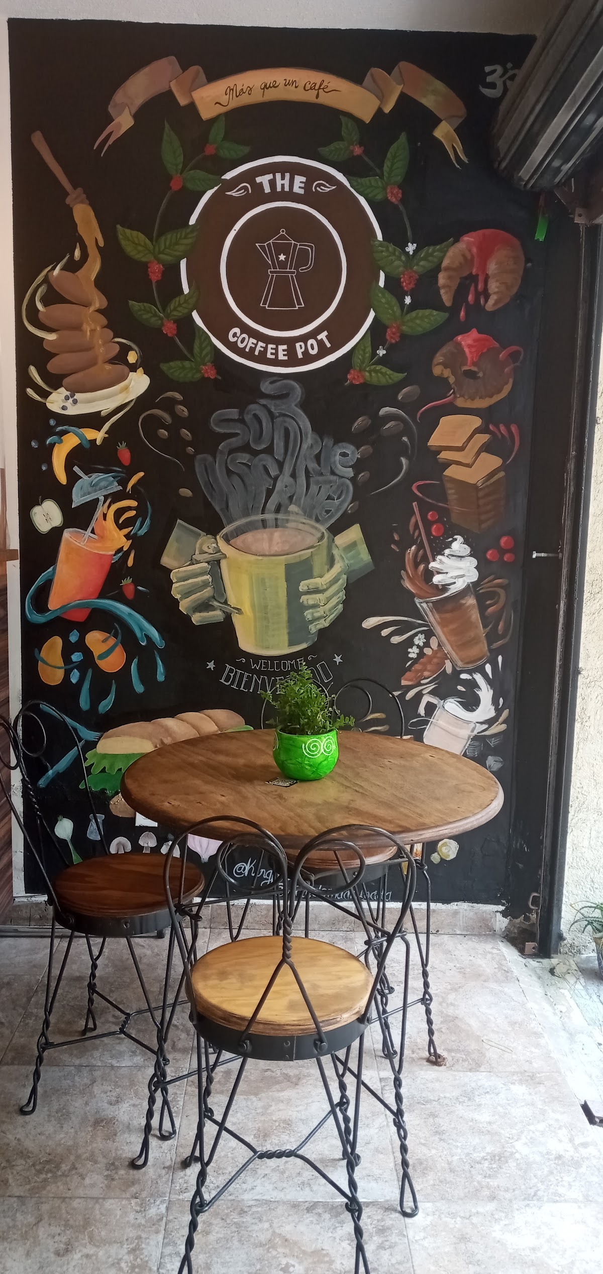The Coffee Pot interior