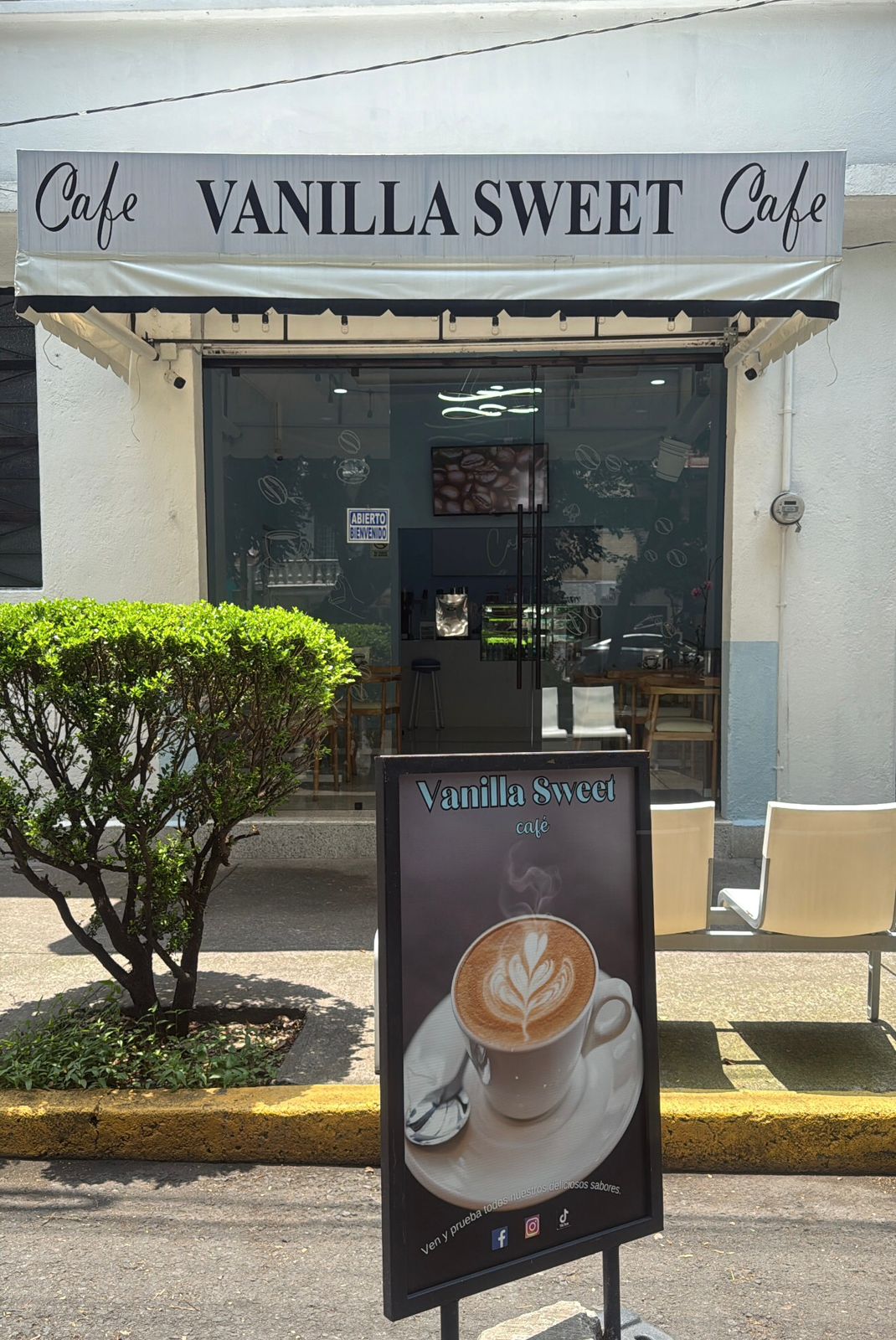 Vanilla Sweet Café interior