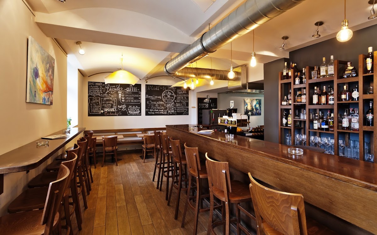 Cafe Decada interior
