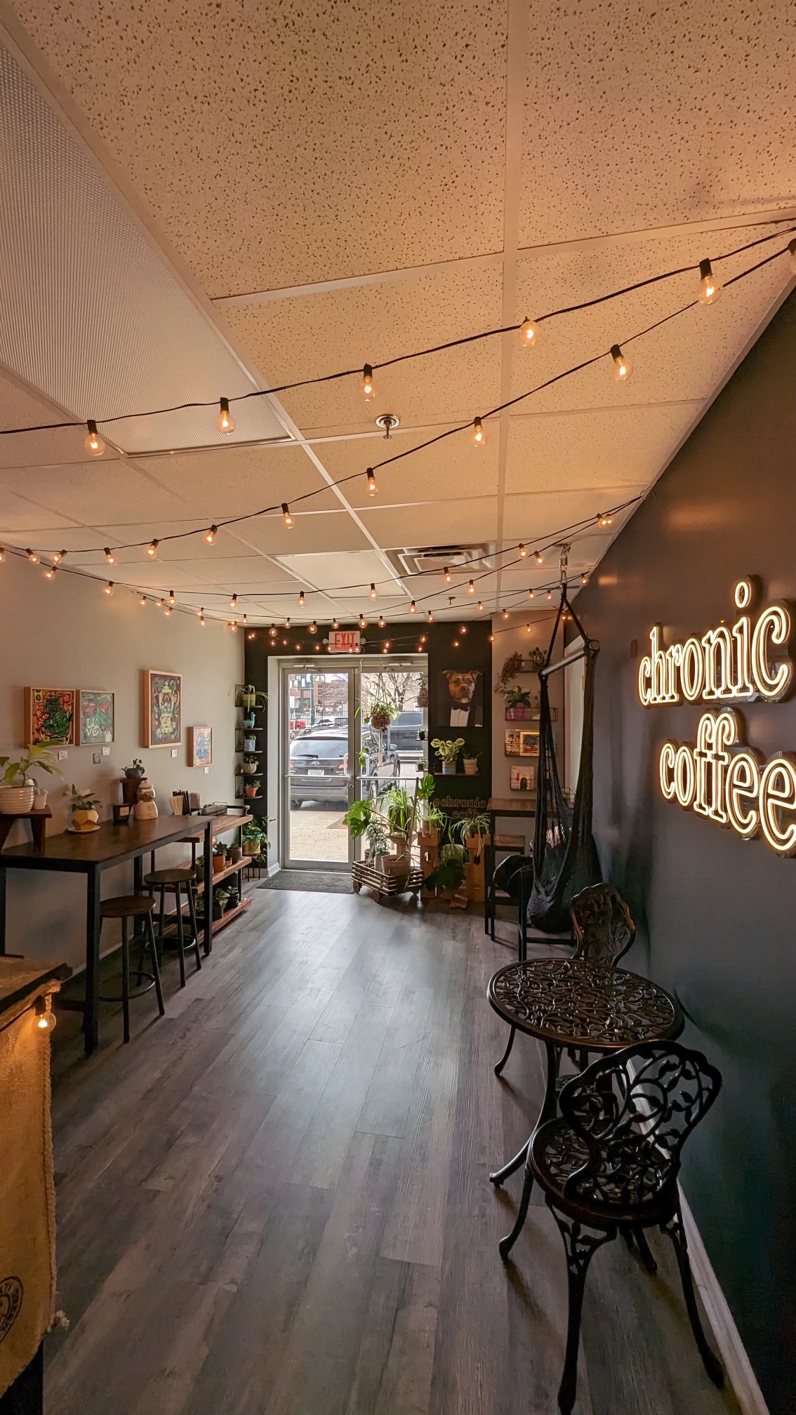 chronic coffee & smoothies interior
