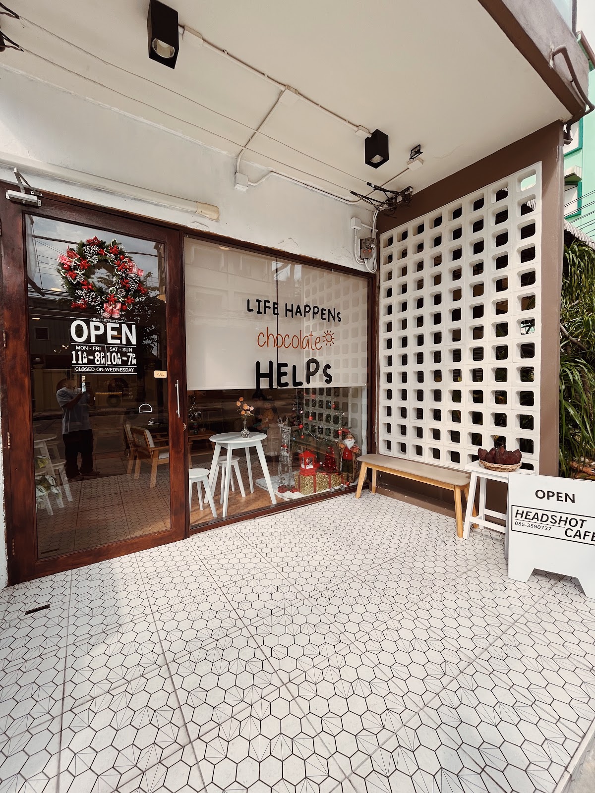 Headshot Cafe interior