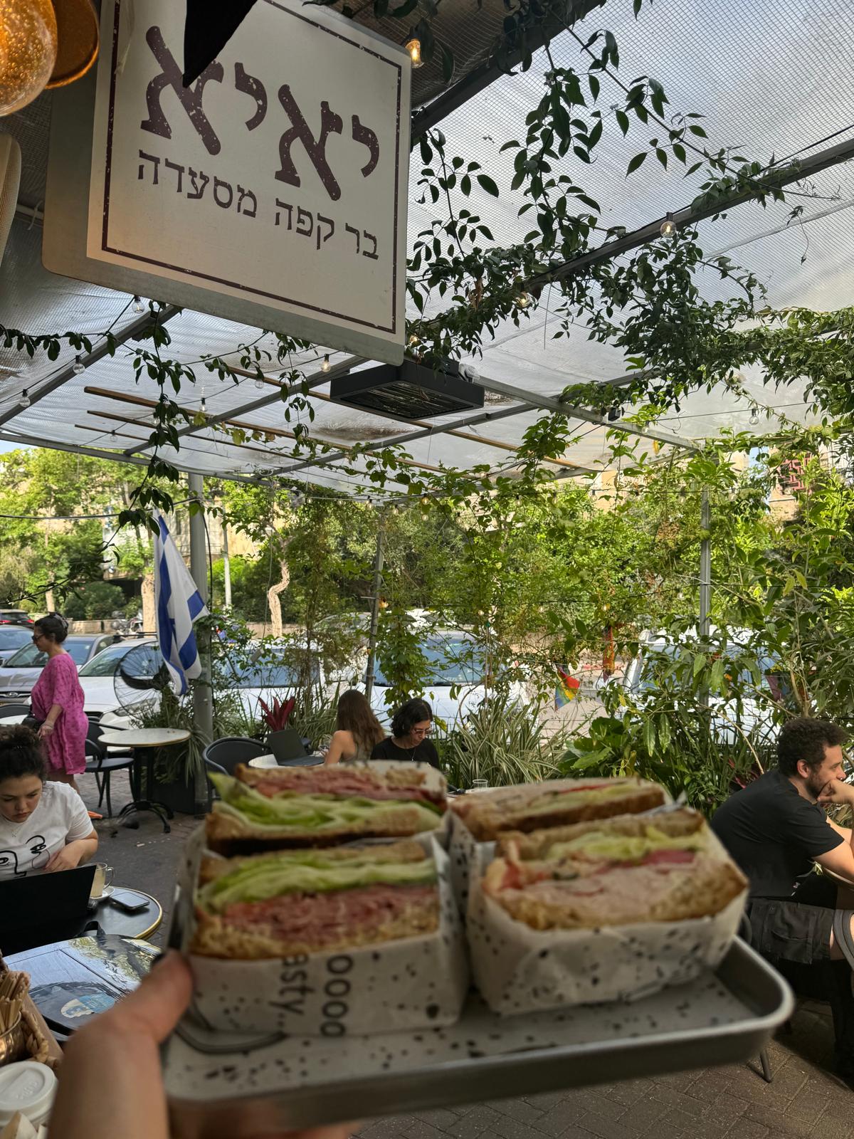 קפה יאיה interior