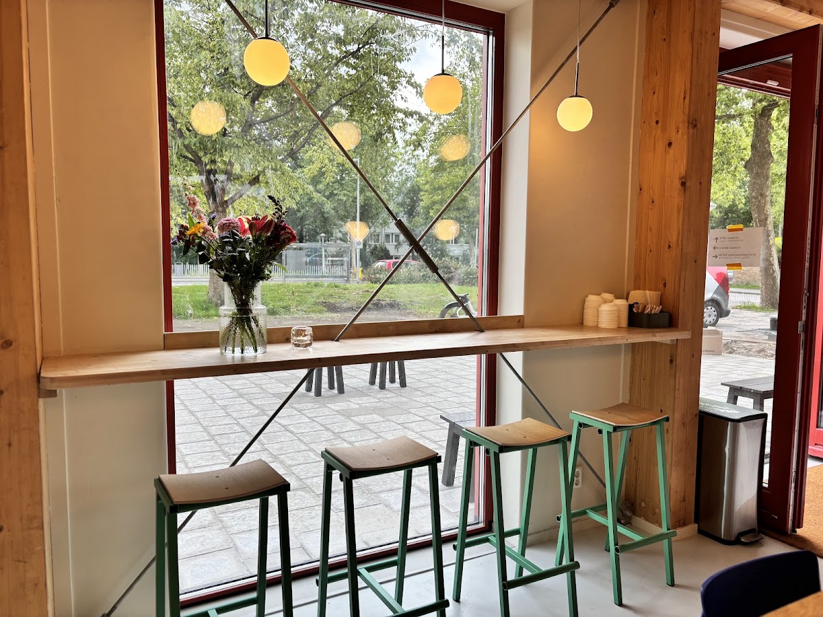 noon coffee & culture interior