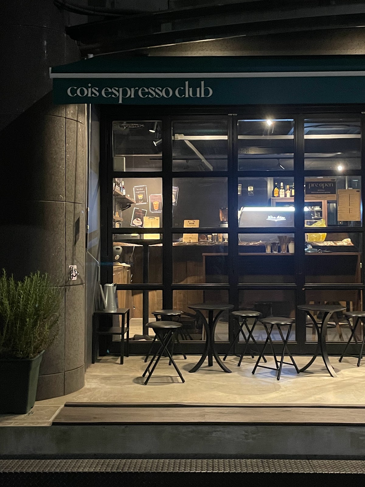 Cois Espresso Club Shinjuku Gyoemmae interior
