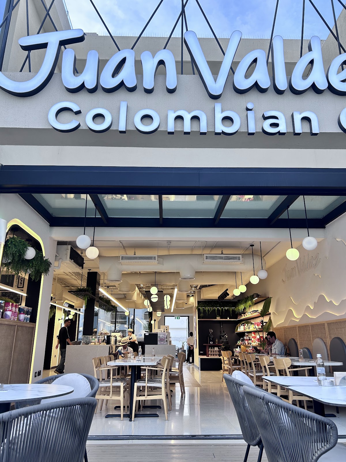 Juan Valdez Cafe | Jumeirah 2 interior