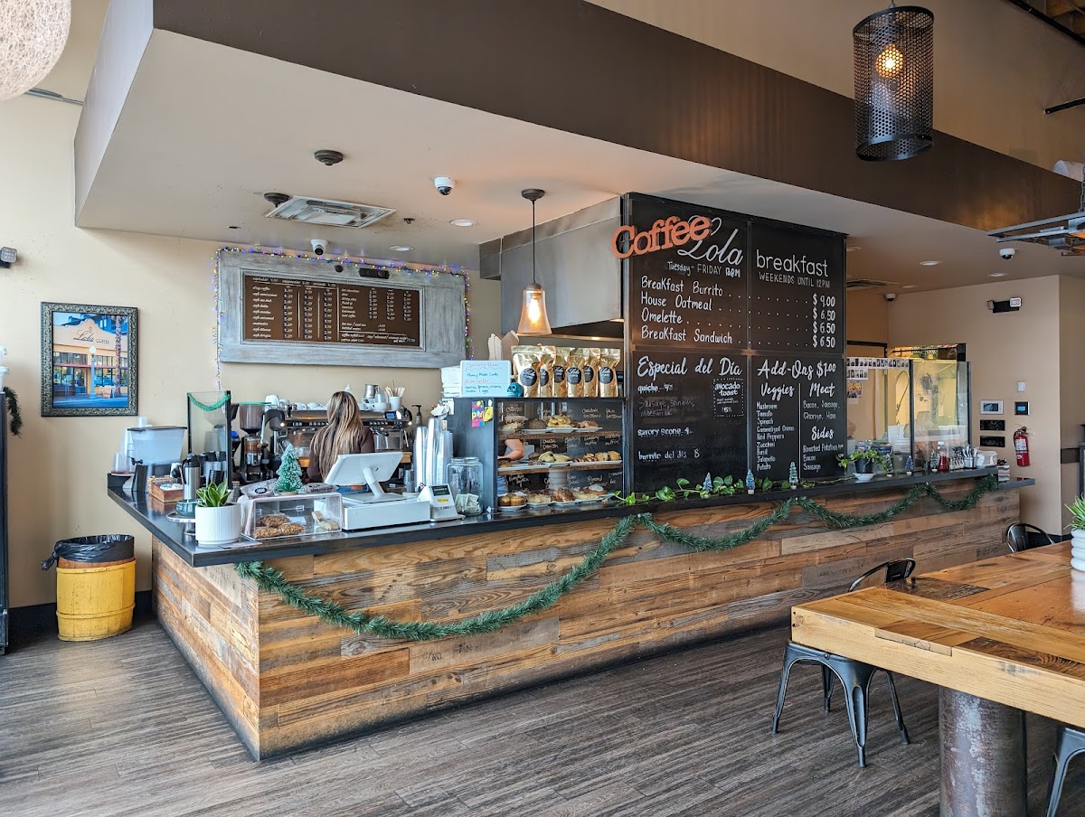 Lola Coffee interior
