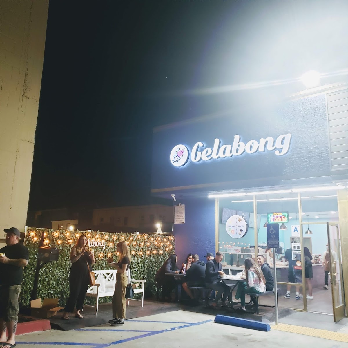 Gelabong interior