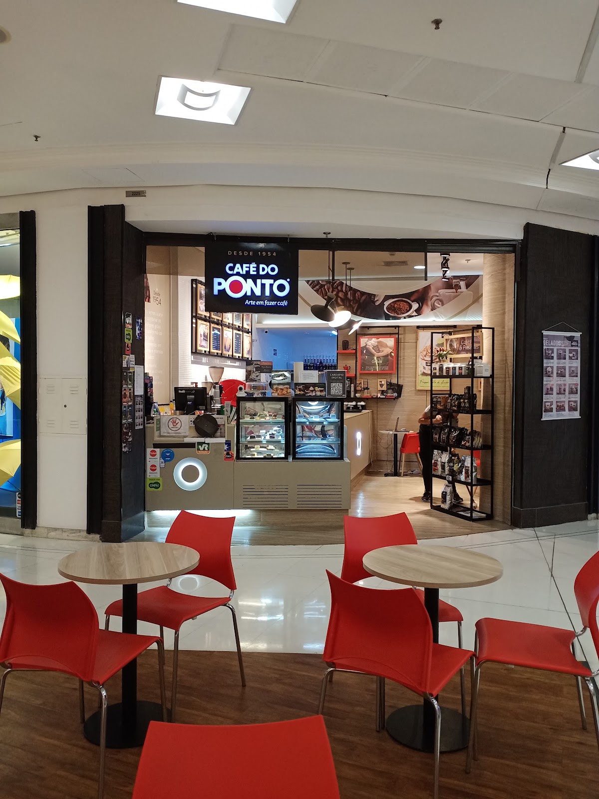 Café do Ponto interior
