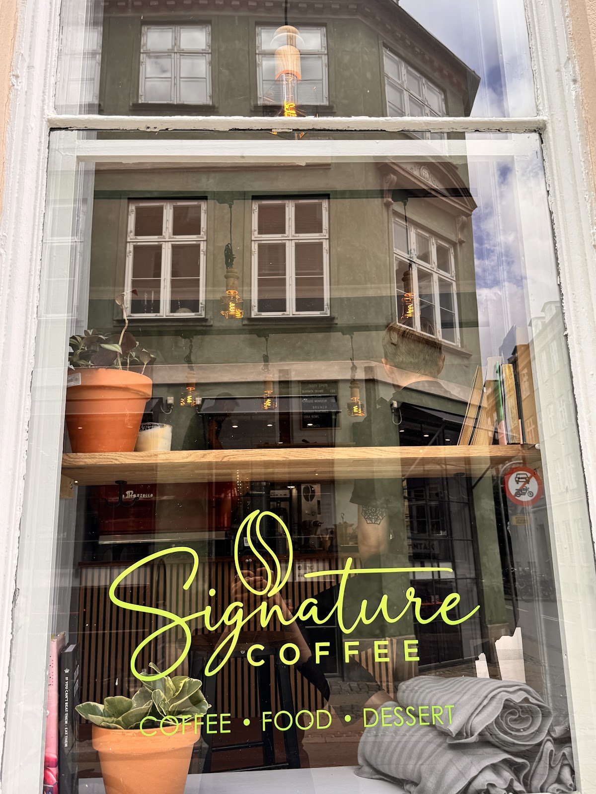 Signature Coffee interior