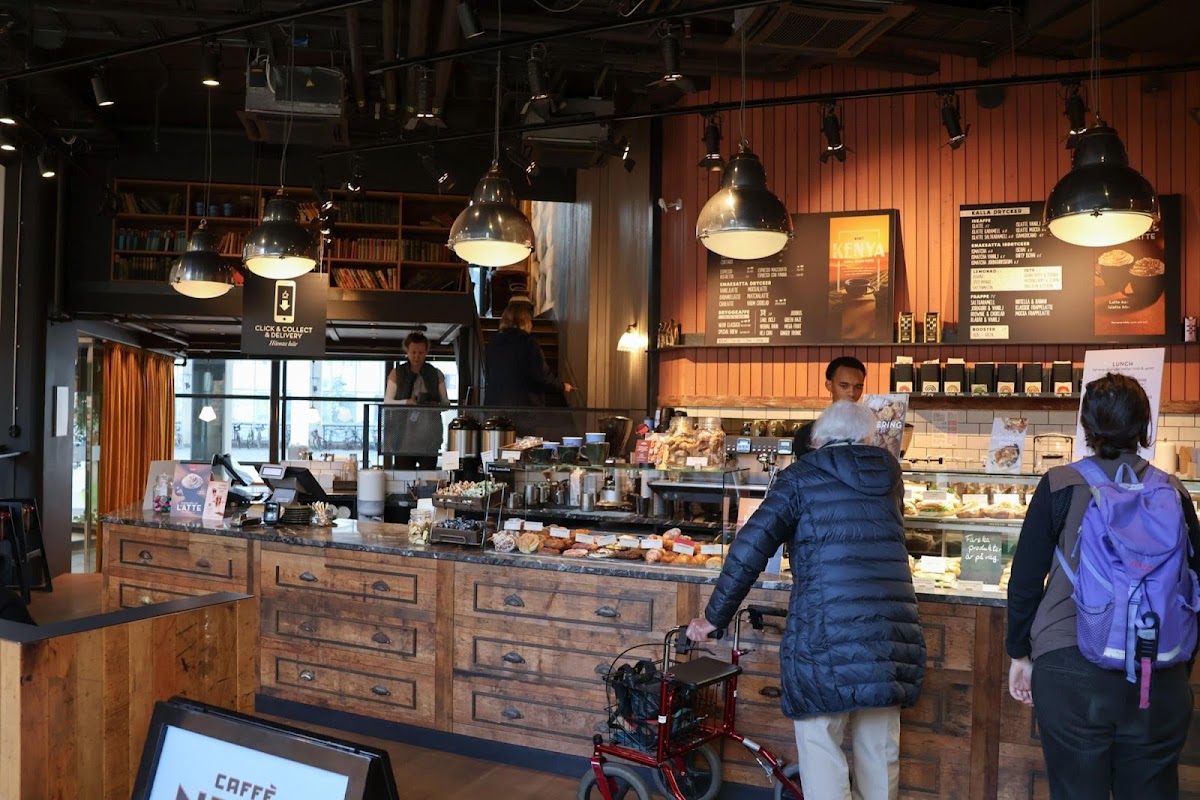Caffè Nero interior
