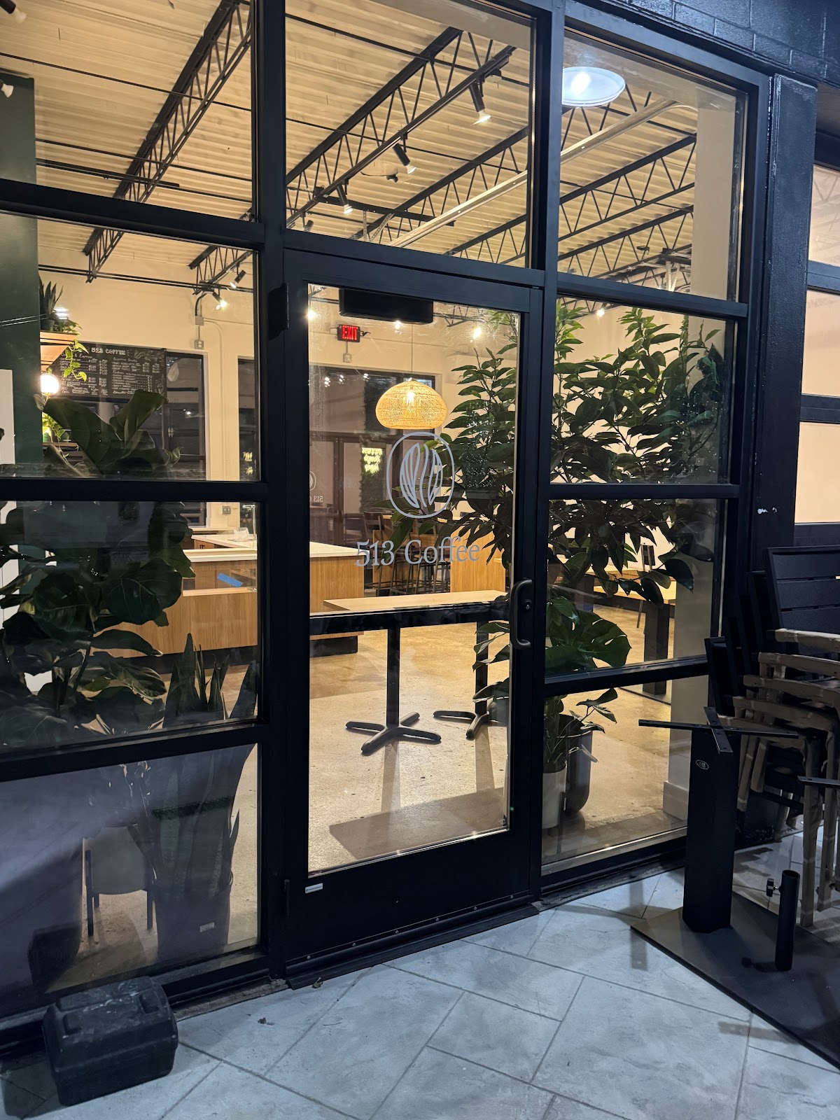 513 Coffee interior