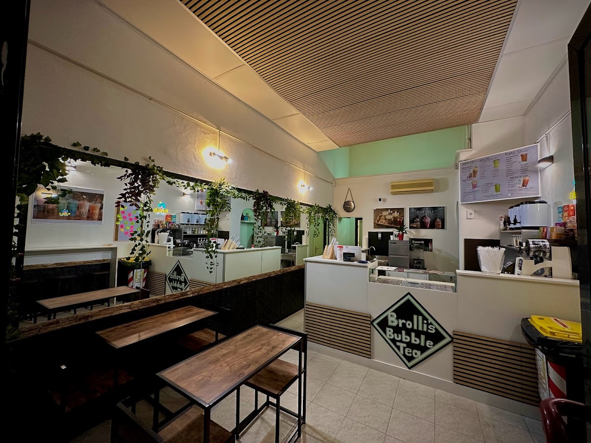 Brolli’s Bubble Tea interior