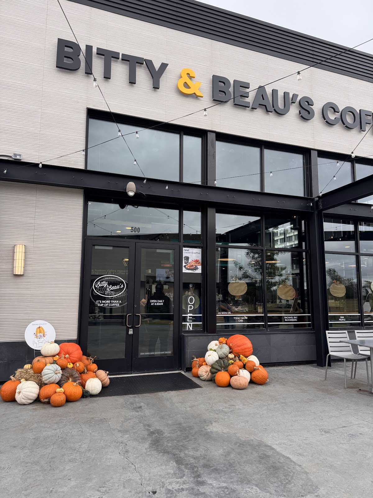 Bitty & Beau's Coffee interior