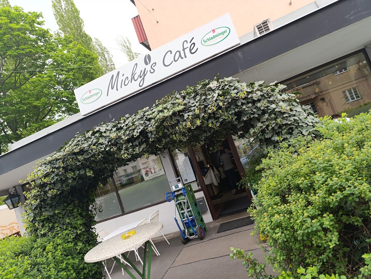 Micky's Café interior