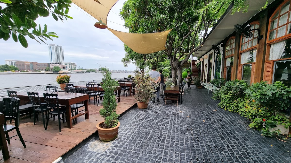 Adamus Cafe by the River interior