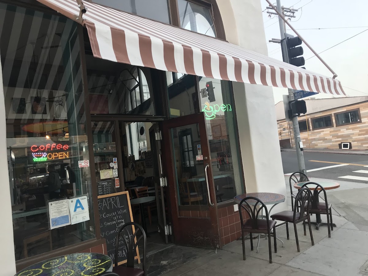 Tanner's Coffee Co. - Playa del Rey interior