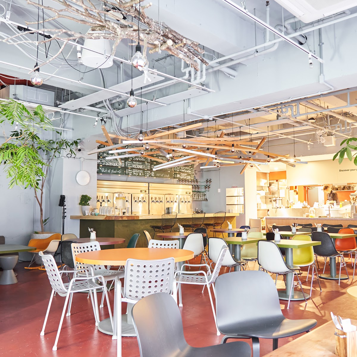 WPÜ CAFE SHINJUKU interior