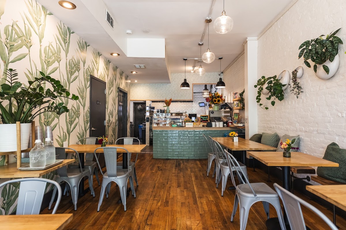 Stocked Cafe Burgers interior