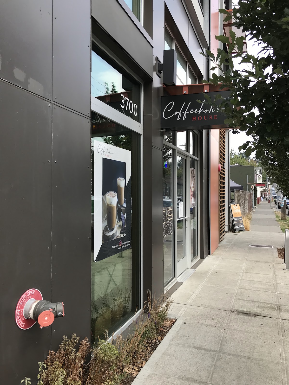 Coffeeholic House interior