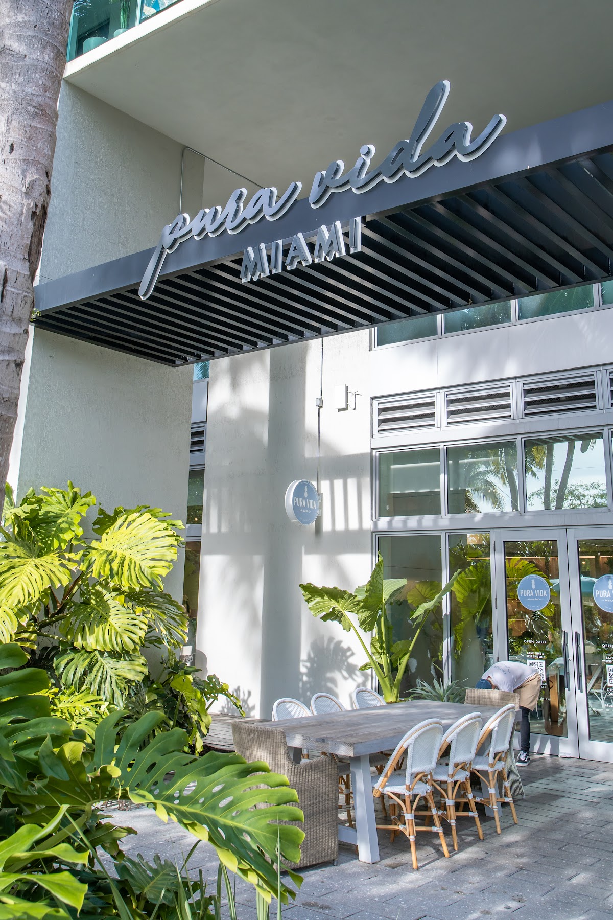 Pura Vida Miami interior