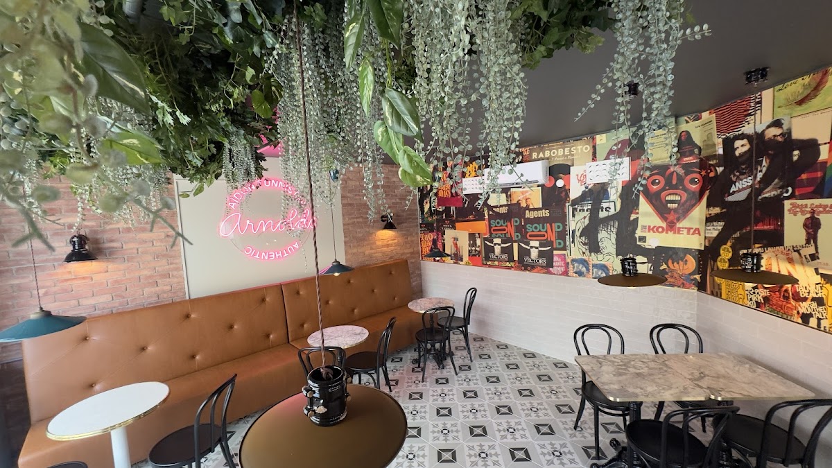 Arnolds Viiskulma, Helsinki interior